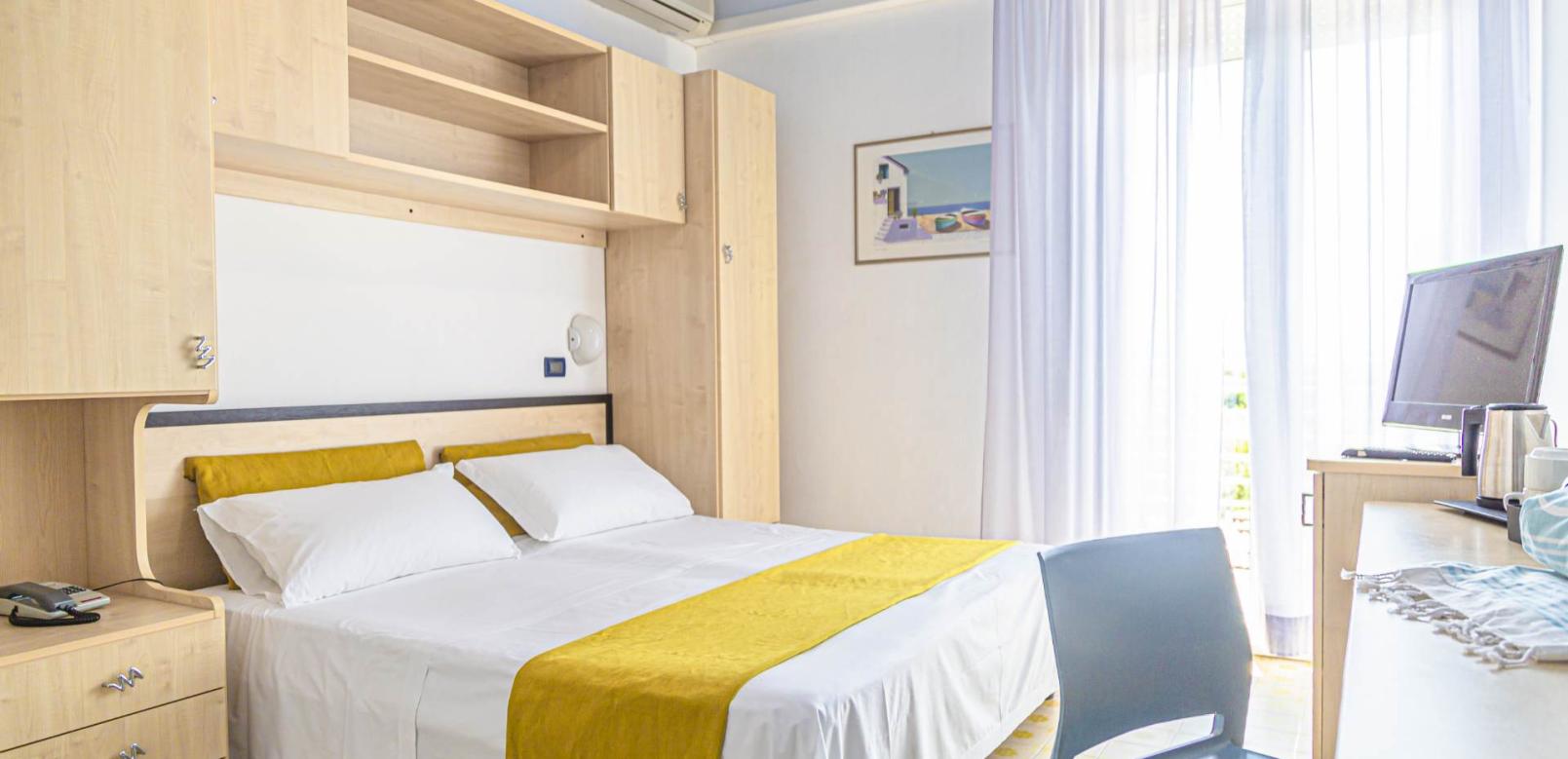 hotelnewcastlecesenatico en rooms 005
