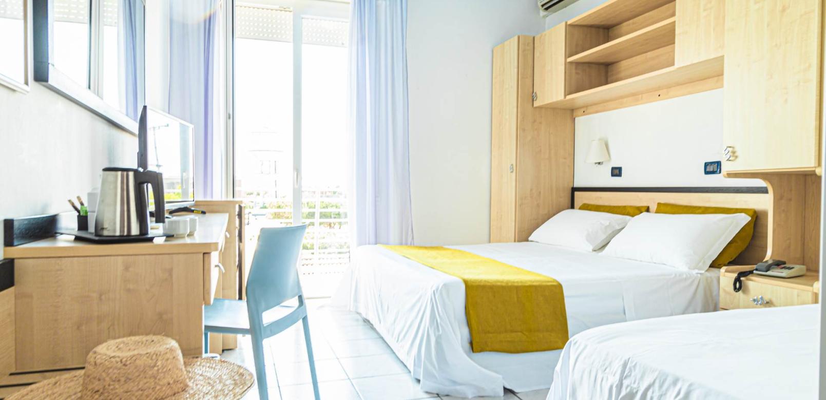 hotelnewcastlecesenatico en rooms 008