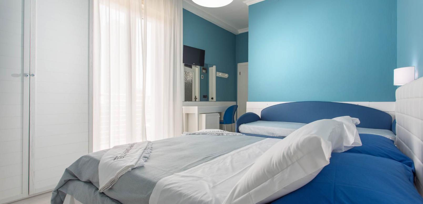 hotelnewcastlecesenatico en rooms 009