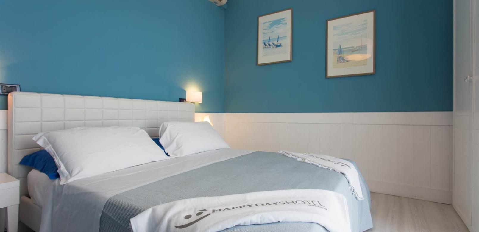 hotelnewcastlecesenatico en rooms 010